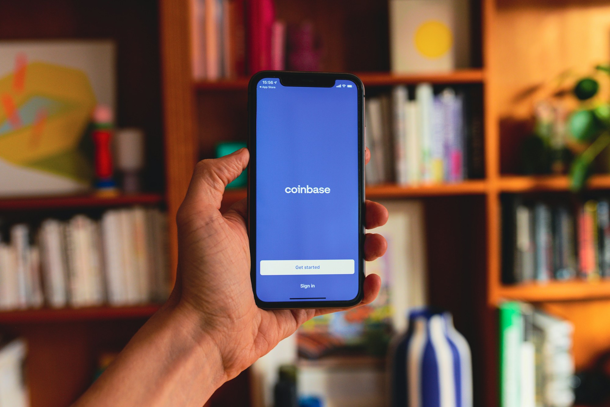 Coinbase Faces Analyst Downgrade as Crypto Volatility Weighs on Stock Valuation