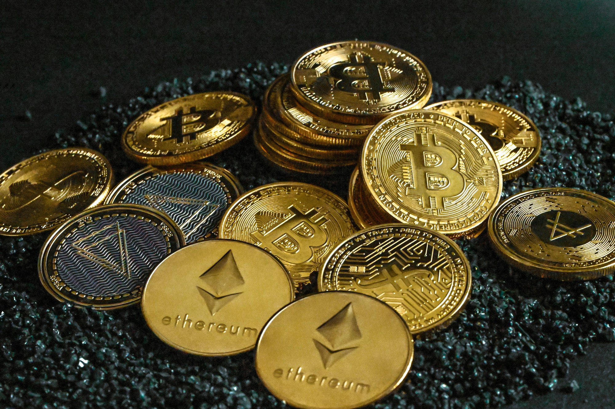 Crypto Stocks Surge as Trump’s Executive Order Opens 401(k) Plans to Alternative Assets