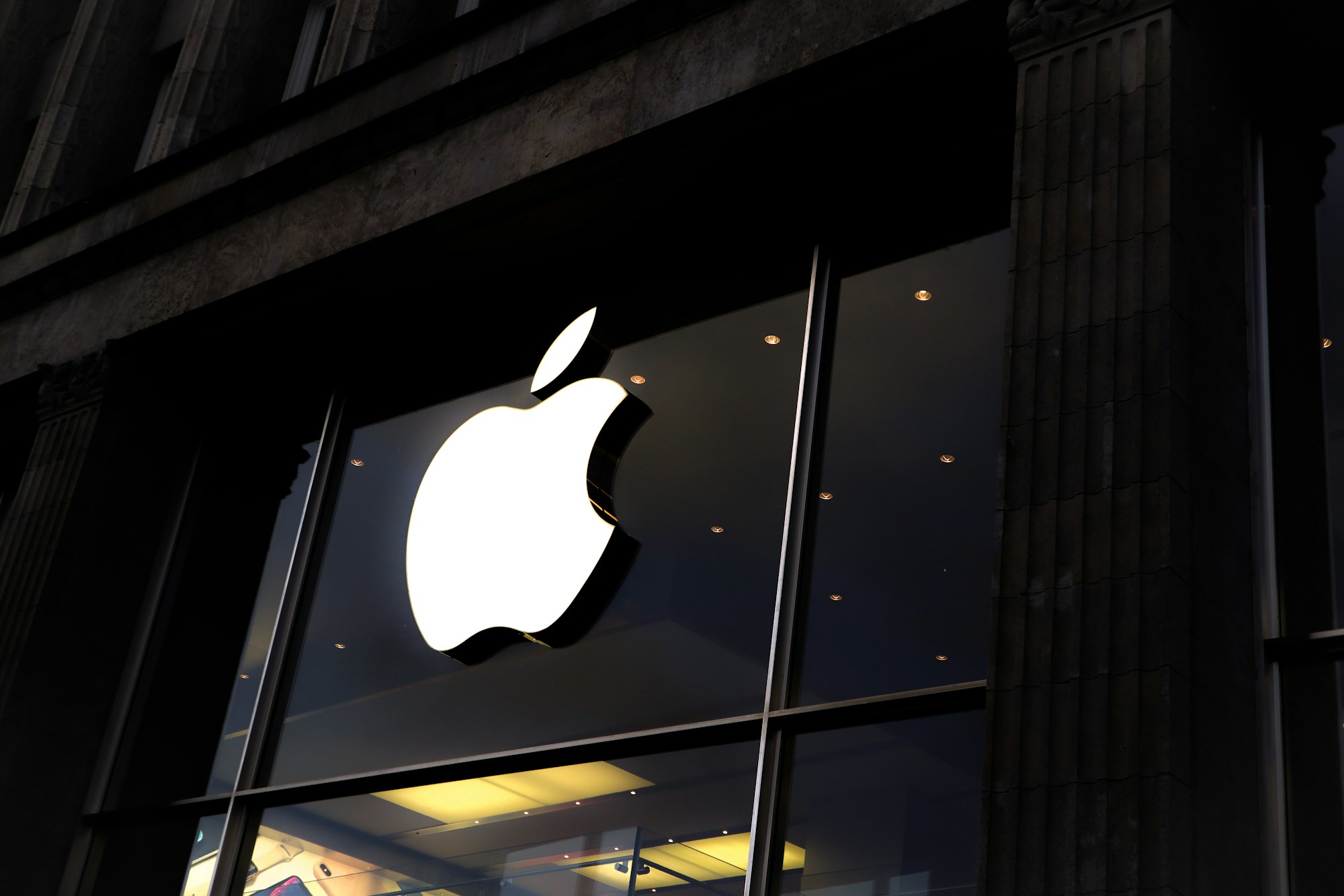 ​Apple Helps the ‘Magnificent 7’ Roar Back as Big Tech Earnings Revive the AI Trade