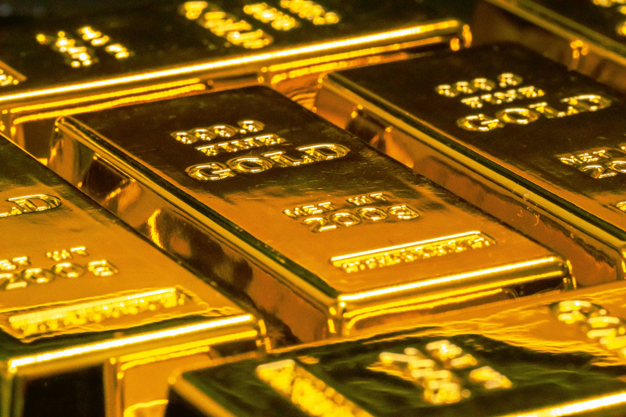 Gold Surges Past $3,800 as Investors Bet Rally Has More Room to Run