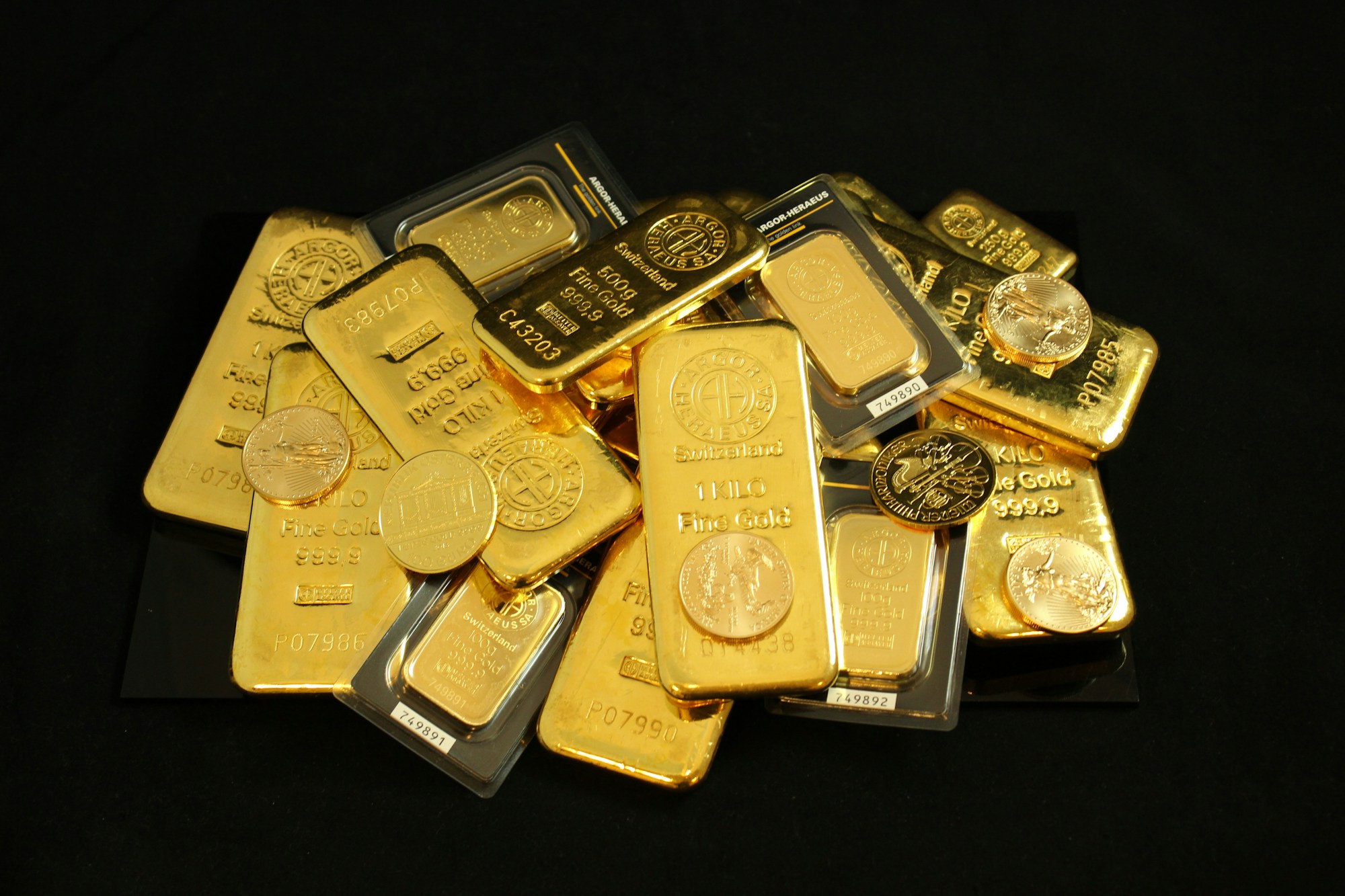 Gold Surges Amid Tariff Uncertainty and Market Reactions