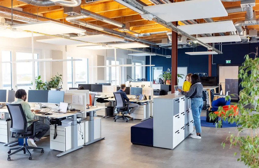 HNI’s Bold $2.2 Billion Steelcase Gambit: A New Chapter In The Office Furniture Market?