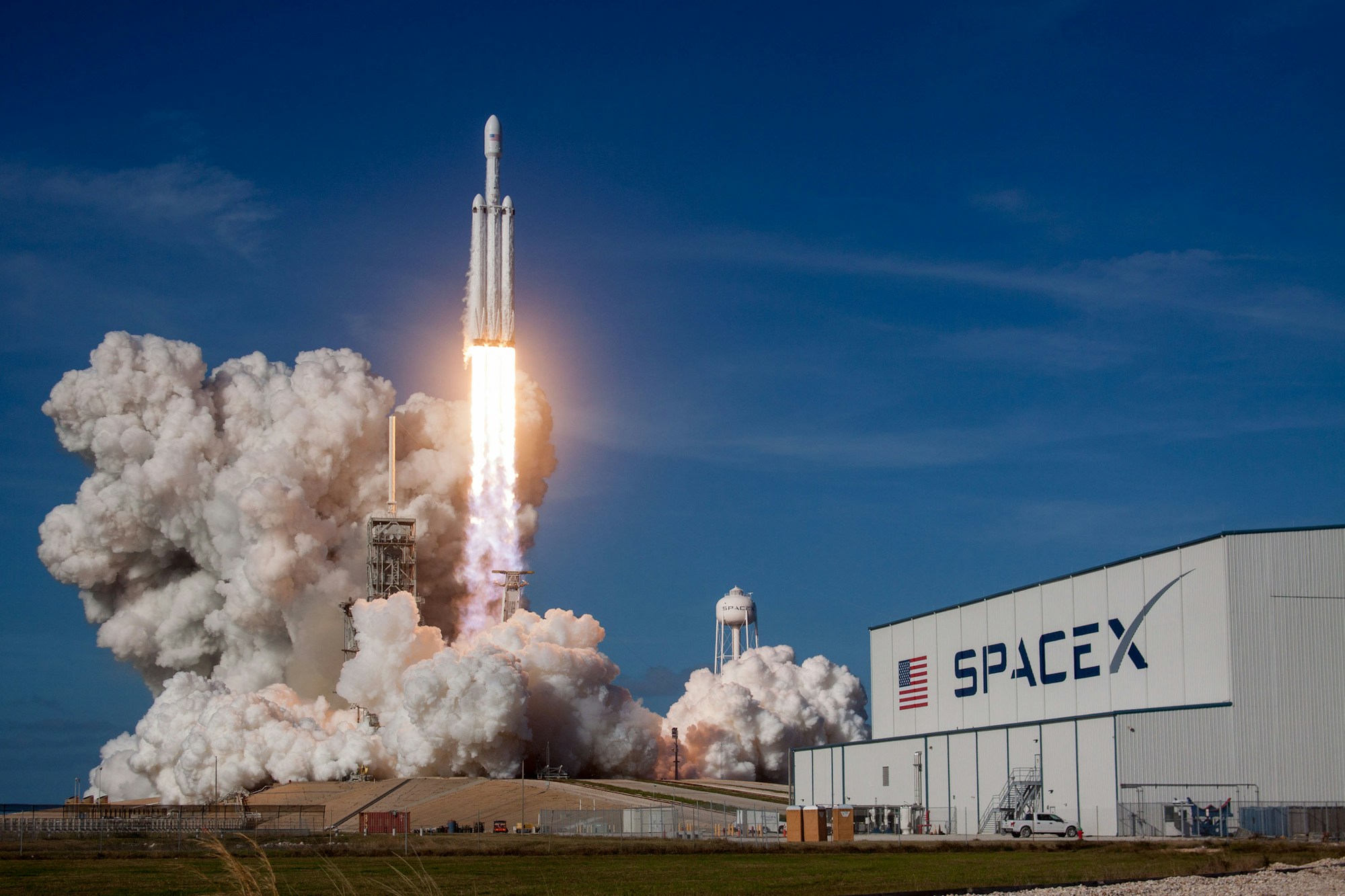SpaceX Stock Rally Accelerates as AI Deal and Index Demand Push Valuation Past Microsoft and Amazon