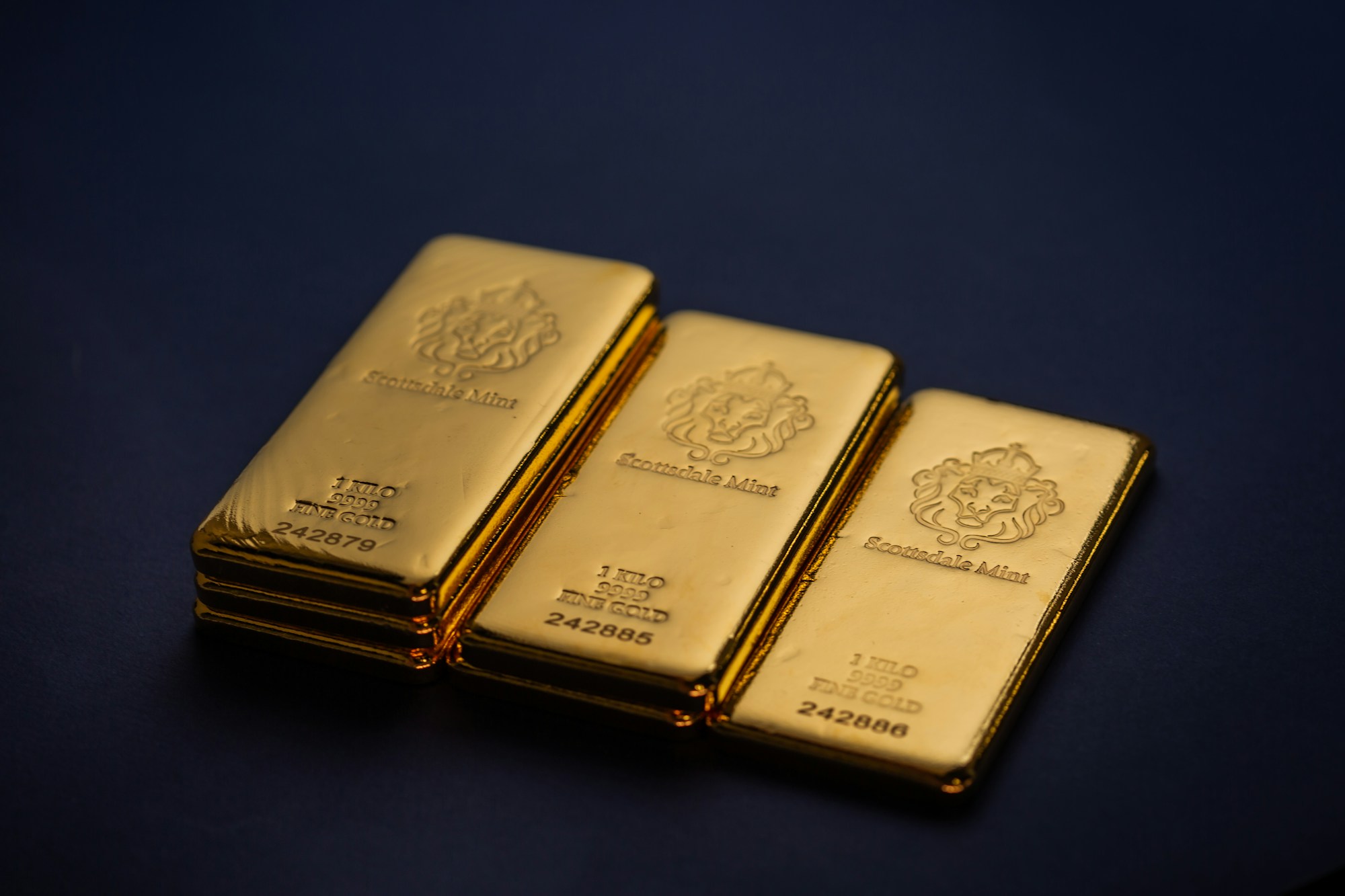 Gold Breaks $4,000 Barrier as Bitcoin Eyes Its Own Record Run