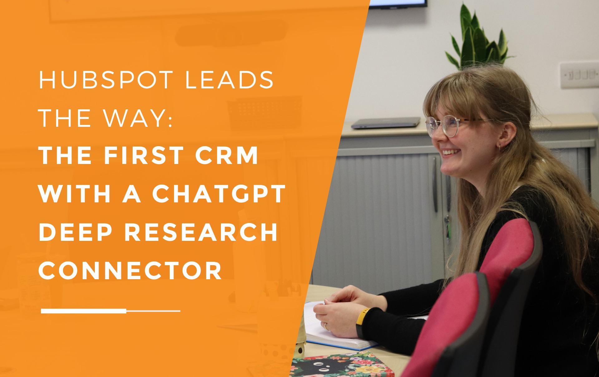 Emma from JDR smiling while showing a client the latest HubSpot update.