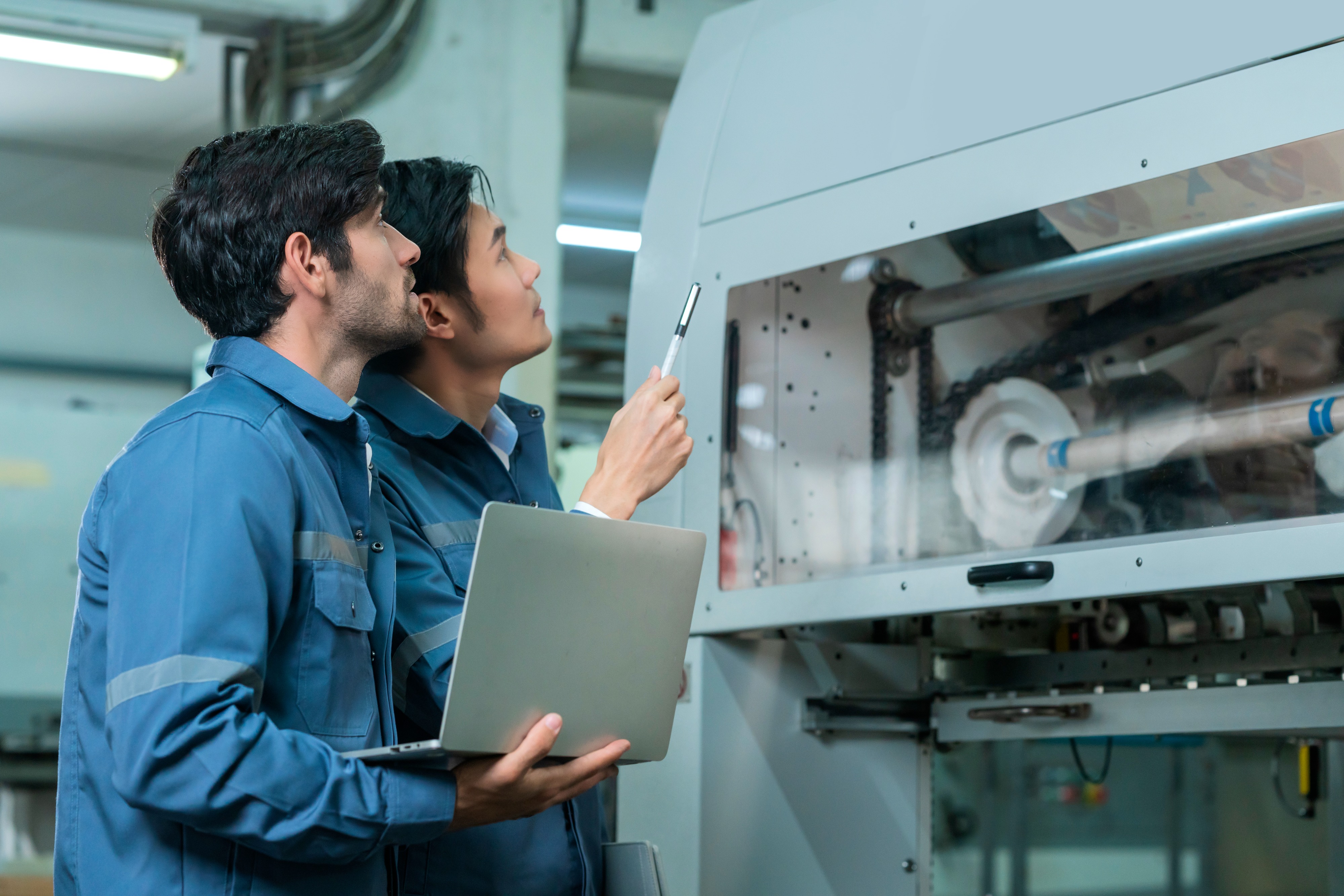 Advertising to manufacturing leaders