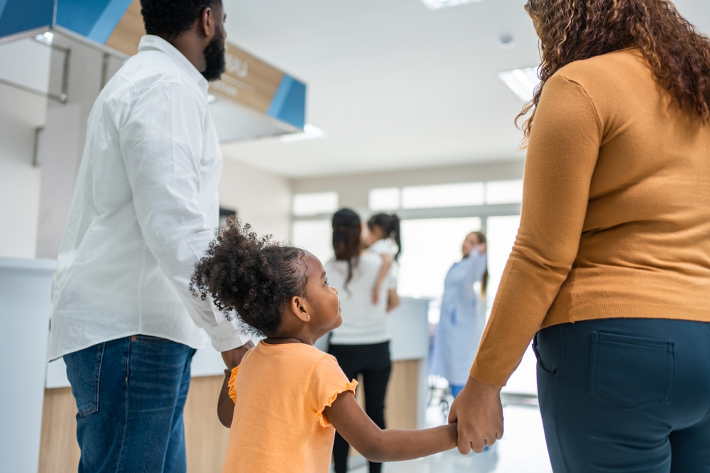 Bystander support parenting - calm witness supporting struggling parent in grocery store