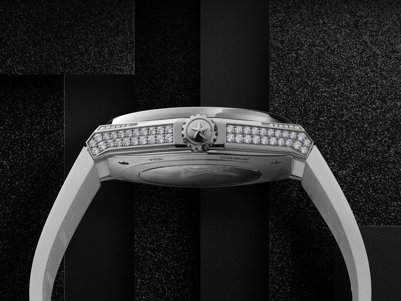 Zenith horloge: Zenith DEFY El Primero 21 High Jewelry wit met diamanten inleg - zijkant horloge