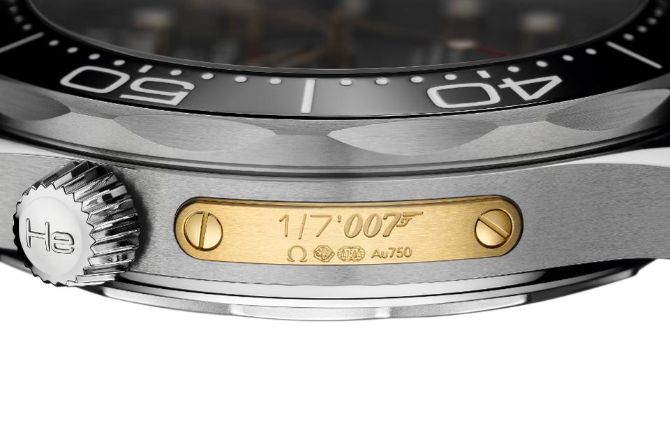 Omega horloge Seamaster 300M: James Bond Omega Seamaster 300M diver in gelimiteerde oplage 7.007 stuks