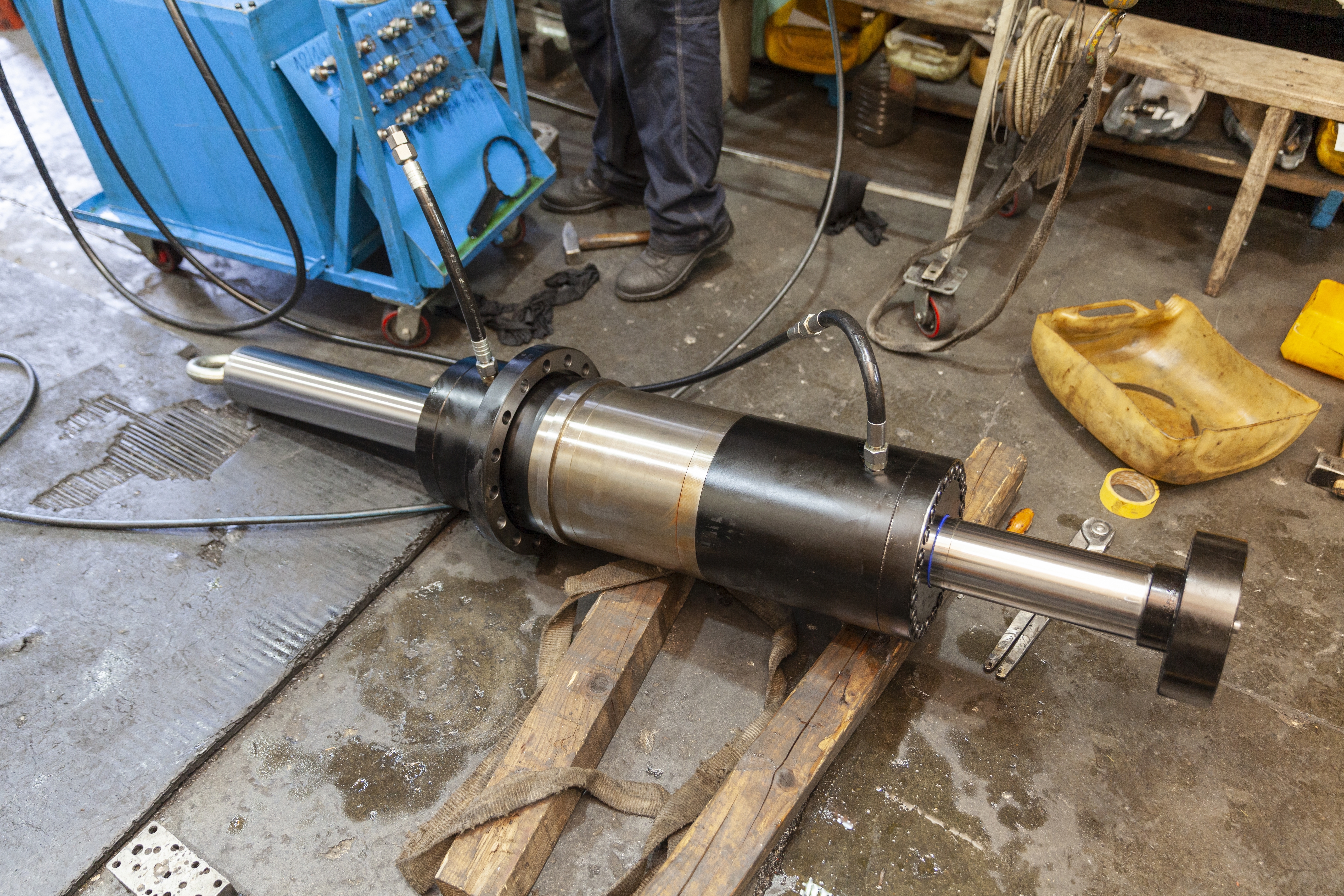 hydraulic cylinder